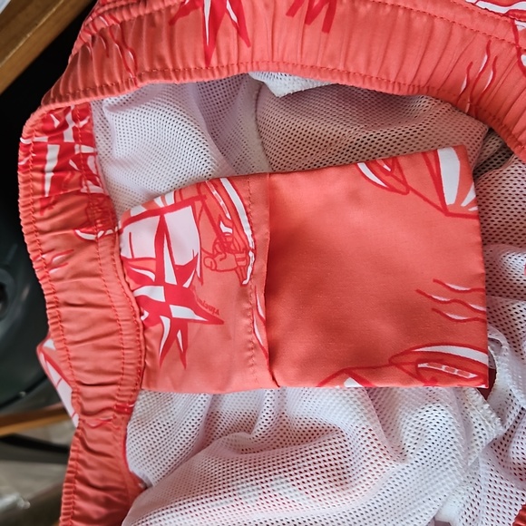 Vineyard vines mens lined swim trunks, size large. - Picture 7 of 12